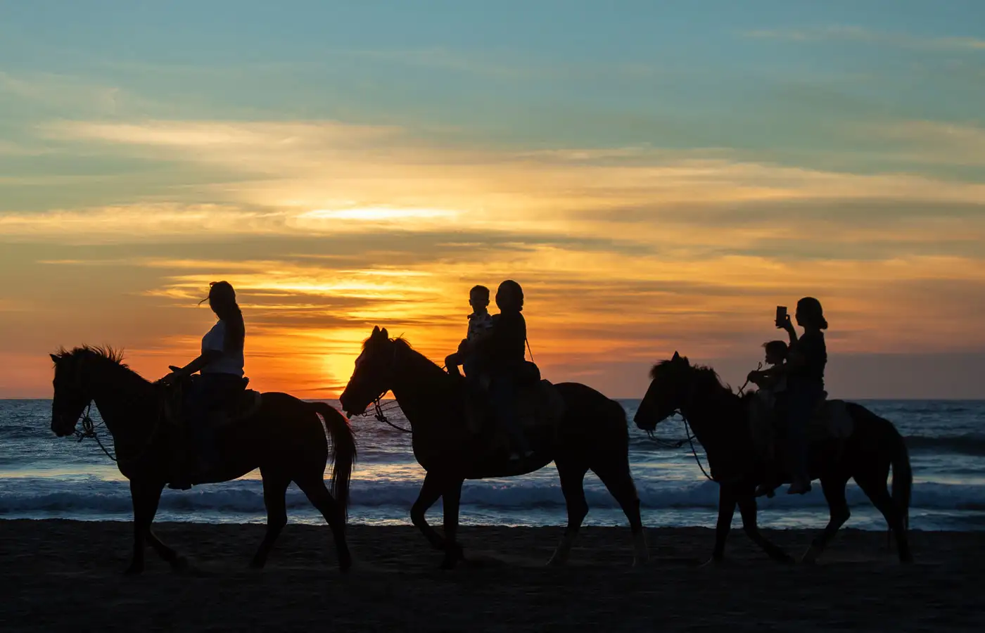 Sunset Deluxe Experience horseback riding at Cerritos Beach